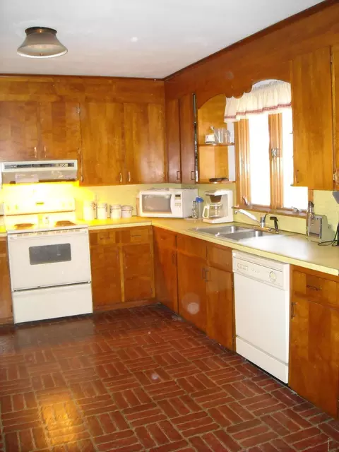 330 Pleasant St, Lee, MA 01238 photo 9