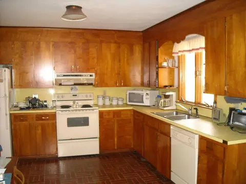 330 Pleasant St, Lee, MA 01238 photo 11