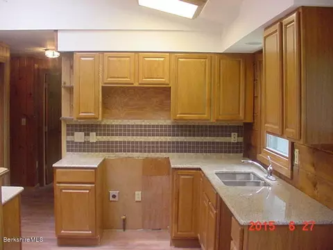 43 Dawn Dr, Becket, MA 01223 photo 3