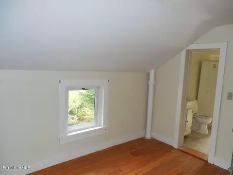 34 School St, Lee, MA 01238 photo 10