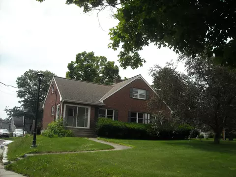 40 Franklin St, Lee, MA 01238 photo 1