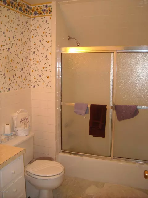 40 Franklin St, Lee, MA 01238 photo 5