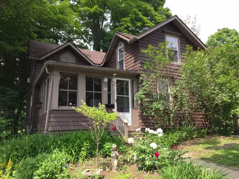 180 Laurel St, Lee, MA 01238 photo 2