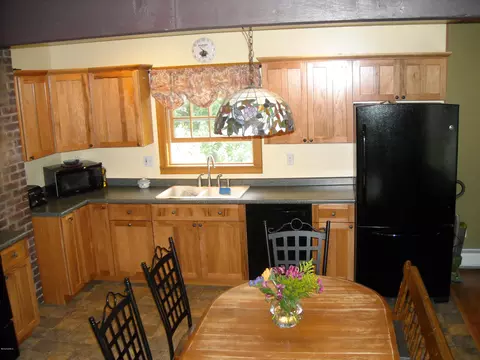 161 E Center St, Lee, MA 01238 photo 9