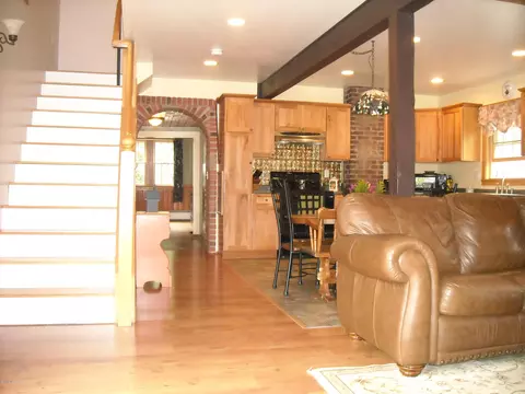 161 E Center St, Lee, MA 01238 photo 12