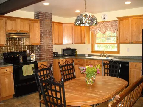 161 E Center St, Lee, MA 01238 photo 17
