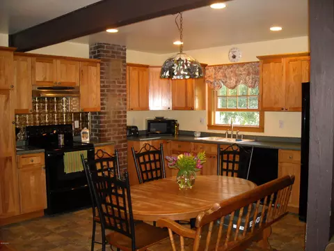 161 E Center St, Lee, MA 01238 photo 4