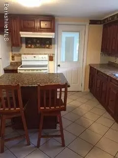 31 School St, Lee, MA 01238 photo 11