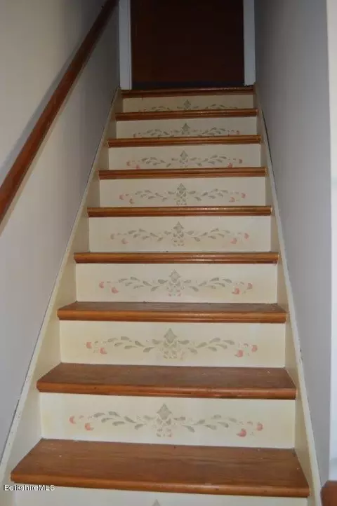 185 George St, Lee, MA 01238 photo 10