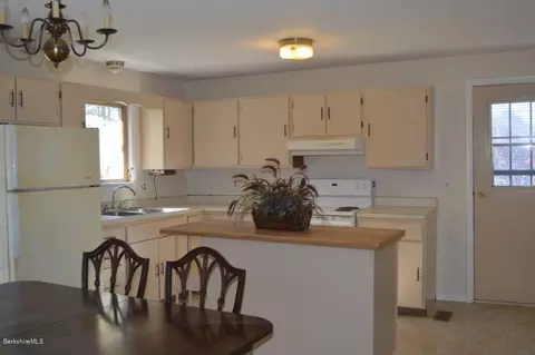 185 George St, Lee, MA 01238 photo 6