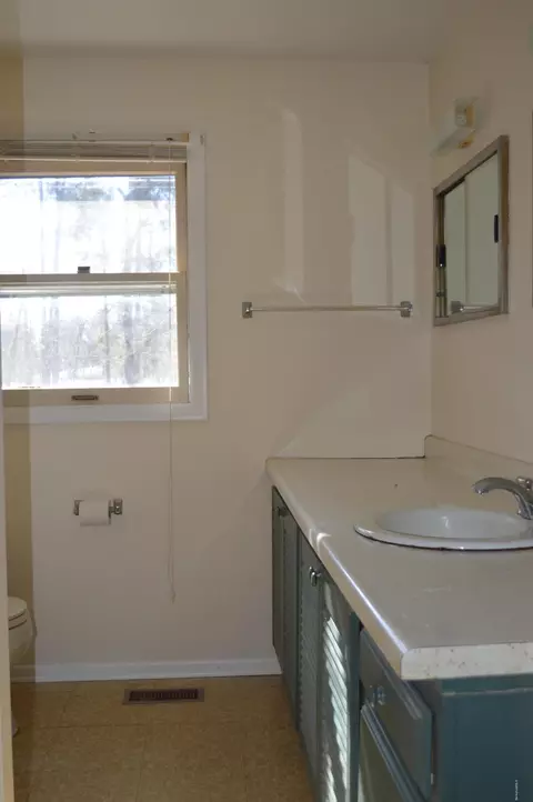185 George St, Lee, MA 01238 photo 9