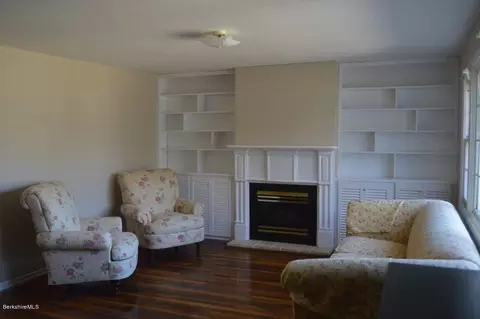 185 George St, Lee, MA 01238 photo 3