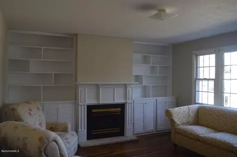 185 George St, Lee, MA 01238 photo 2