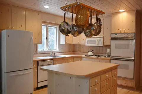 7 Sioux Rd, Becket, MA 01223 photo 5
