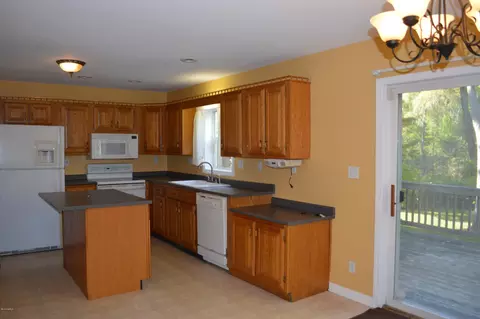 655 East St, Lee, MA 01238 photo 6