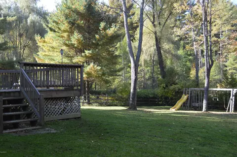 655 East St, Lee, MA 01238 photo 18