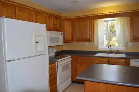 655 East St, Lee, MA 01238 photo 5