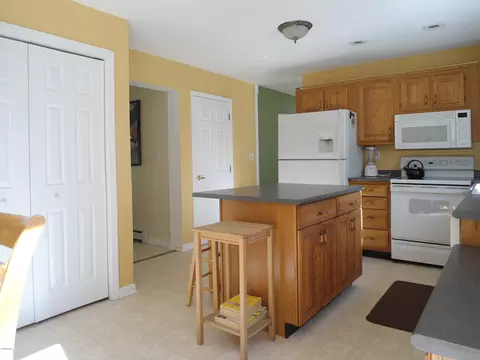 655 East St, Lee, MA 01238 photo 39