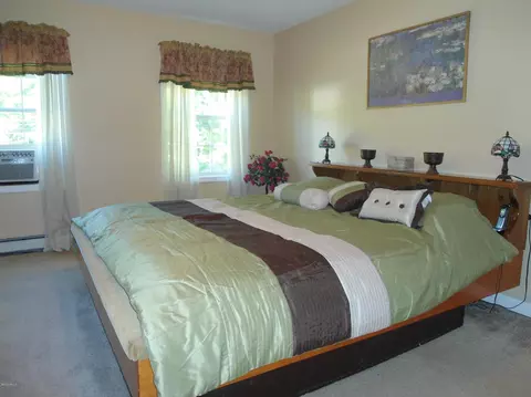 655 East St, Lee, MA 01238 photo 34