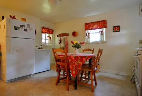 115 High St, Lee, MA 01238 photo 11