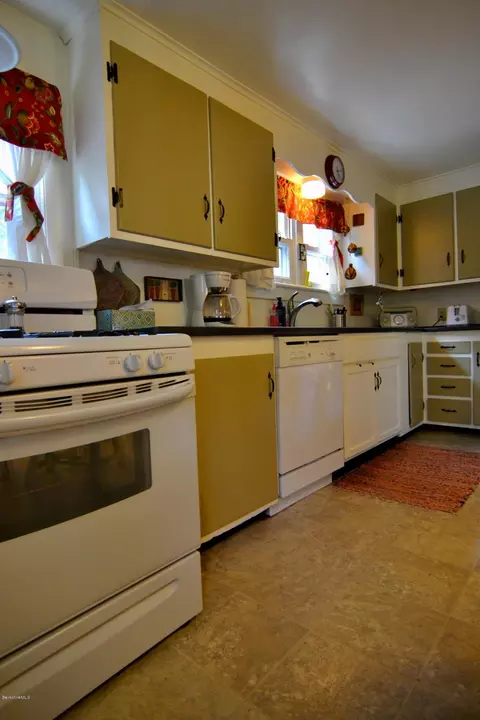 115 High St, Lee, MA 01238 photo 9