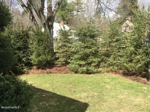 68 E Main St, Stockbridge, MA 01262 photo 2