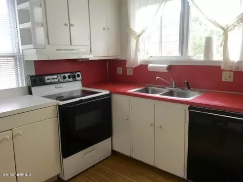 68 E Main St, Stockbridge, MA 01262 photo 5