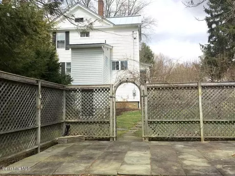 68 E Main St, Stockbridge, MA 01262 photo 3