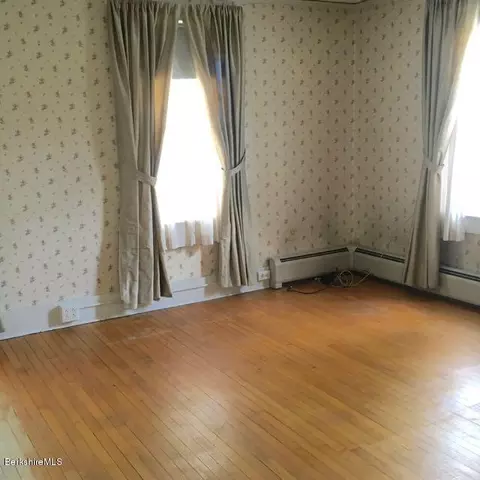 68 E Main St, Stockbridge, MA 01262 photo 10