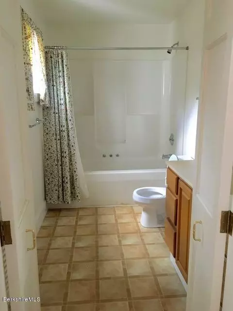 68 E Main St, Stockbridge, MA 01262 photo 9