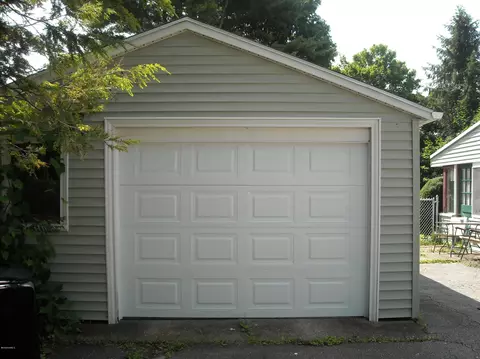 15 David Ave, Lee, MA 01238 photo 3