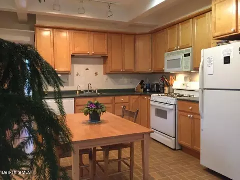 155 High St, Lee, MA 01238 photo 18