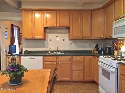 155 High St, Lee, MA 01238 photo 17