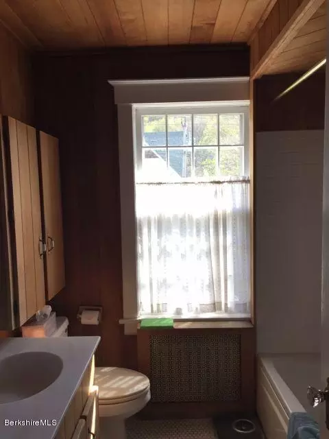 155 High St, Lee, MA 01238 photo 33
