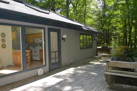 20 Elk Dr, Lee, MA 01238 photo 2