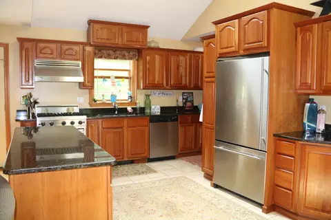 185 Silver St, Lee, MA 01238 photo 4