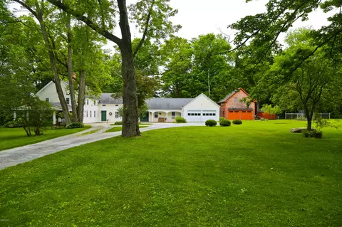 1 East St, Lee, MA 01238 photo 1