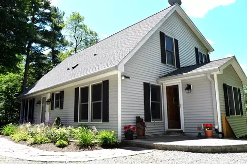 462 Long Bow Ln, Becket, MA 01223 photo 1