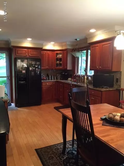 155 Summer St, Lee, MA 01238 photo 8