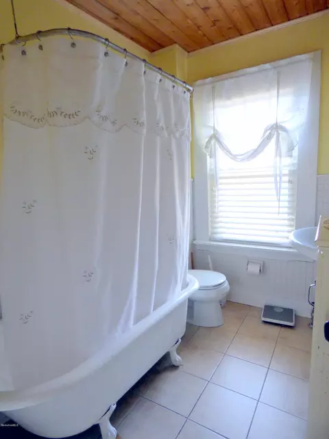 42 E Center St, Lee, MA 01238 photo 17