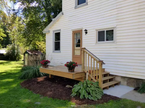 42 E Center St, Lee, MA 01238 photo 21
