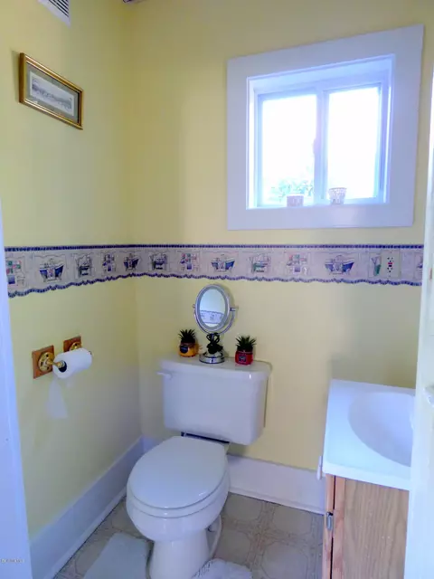 42 E Center St, Lee, MA 01238 photo 7