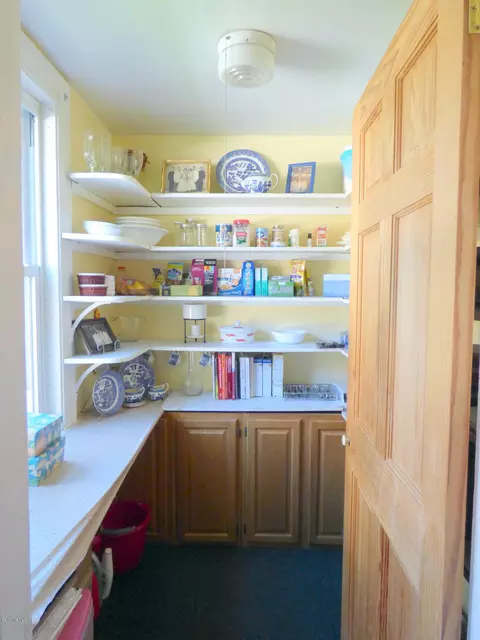 42 E Center St, Lee, MA 01238 photo 10