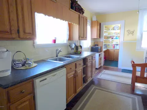 42 E Center St, Lee, MA 01238 photo 9