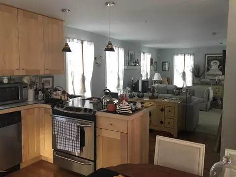 40 Saint James Ave, Lee, MA 01238 photo 3