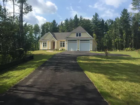 587 West Rd, Lee, MA 01238 photo 2