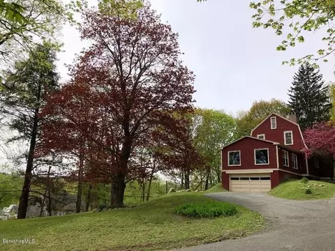 85 Maple St, Lee, MA 01238 photo 4
