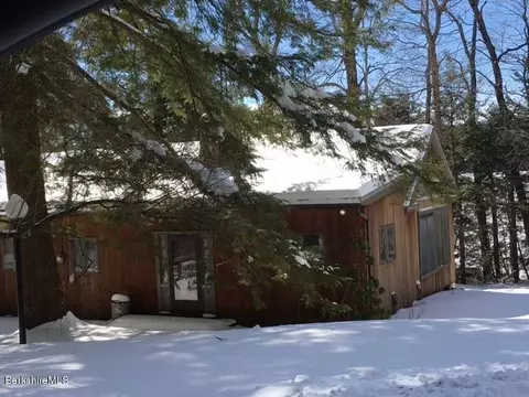 21 Bramble Ln, Lee, MA 01238 photo 1