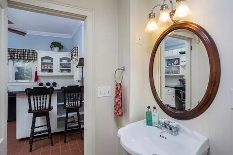 54 High St, Lee, MA 01238 photo 10