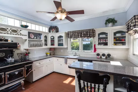 54 High St, Lee, MA 01238 photo 8